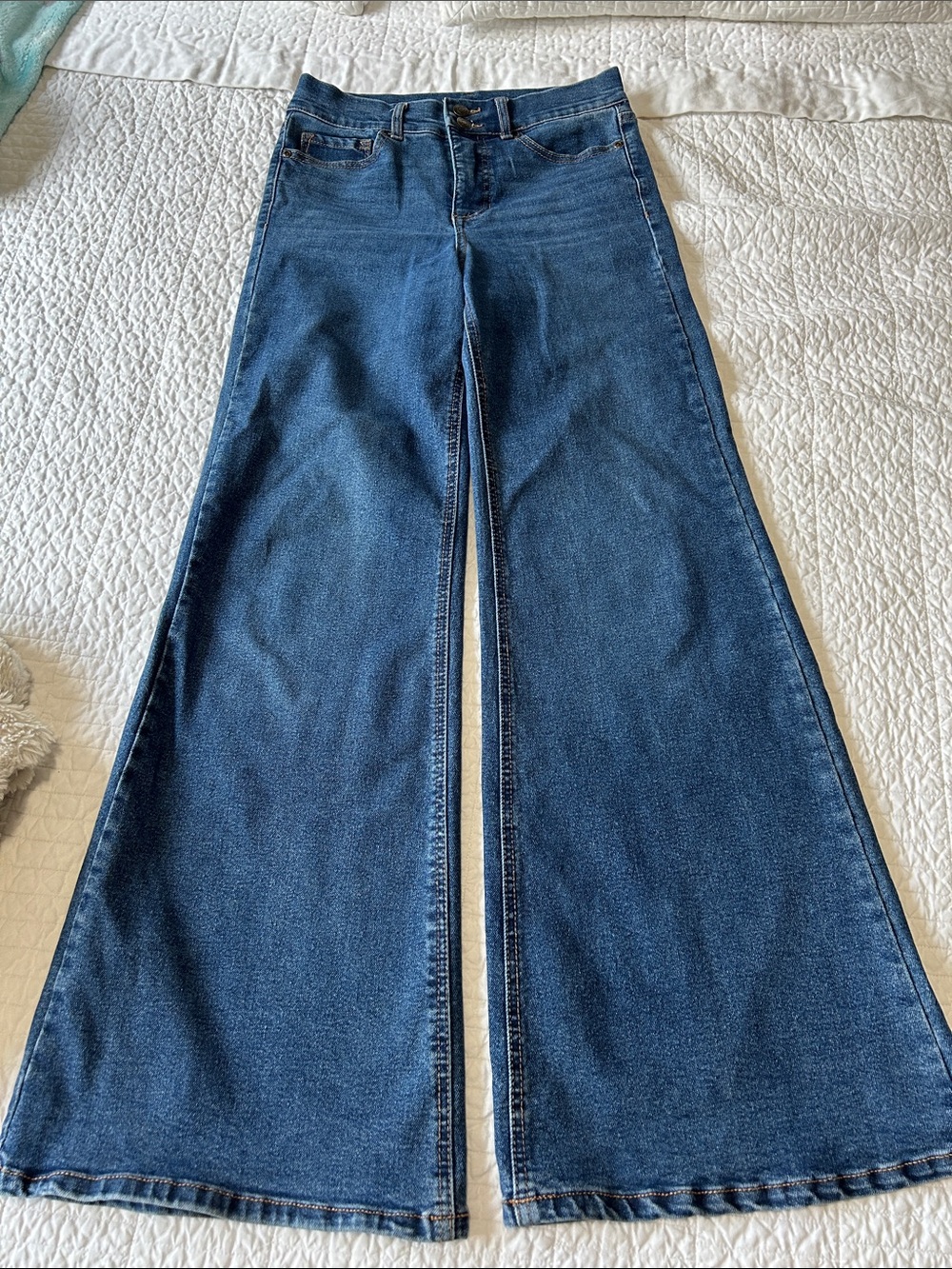 Wide-Leg High-Rise Jeans in Indigo Blue